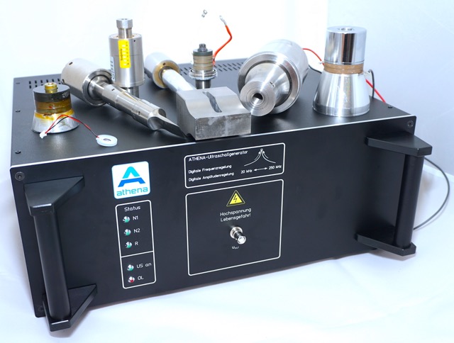 ATHENA Ultraschallgenerator mit verschiedenen Konvertern, Sonotroden, Ultraschallwandlern und Werkzeugen