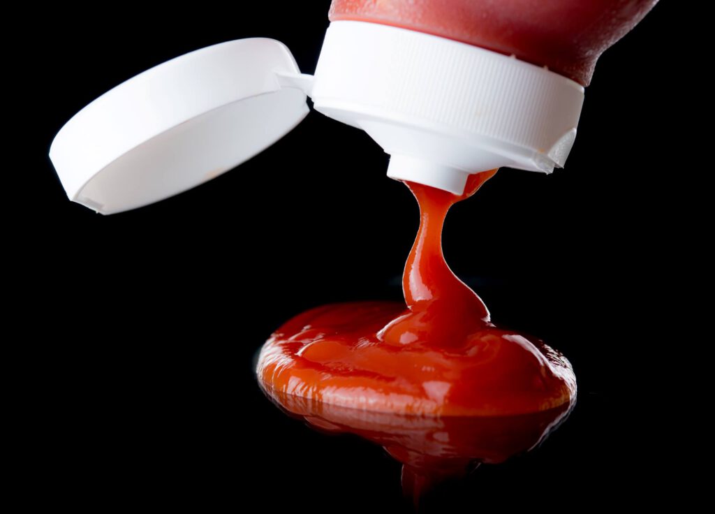 Austrag einer thixotropen Flüssigkeit aus einer Tube am Beispiel von Ketchup